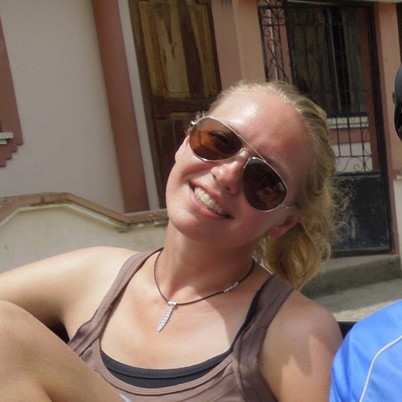 Meet your Posher, Kendra - Picture 1 of 1